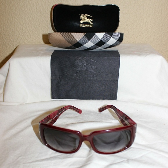 red burberry glasses